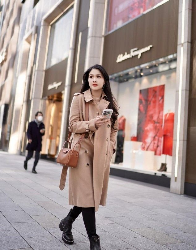 Potret Sandra Dewi dan suami jalan-jalan di Jepang (Instagram/@sandradewi88)