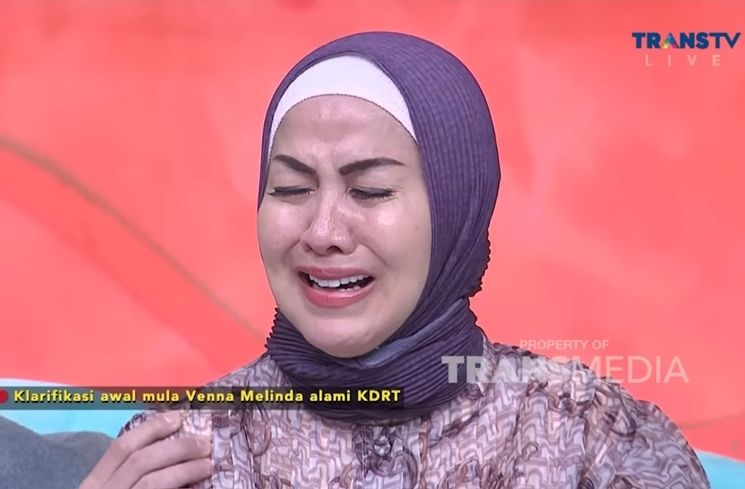 Momen Venna Melinda Nangis Kejer di Acara TV (YouTube TRANS TV Official)