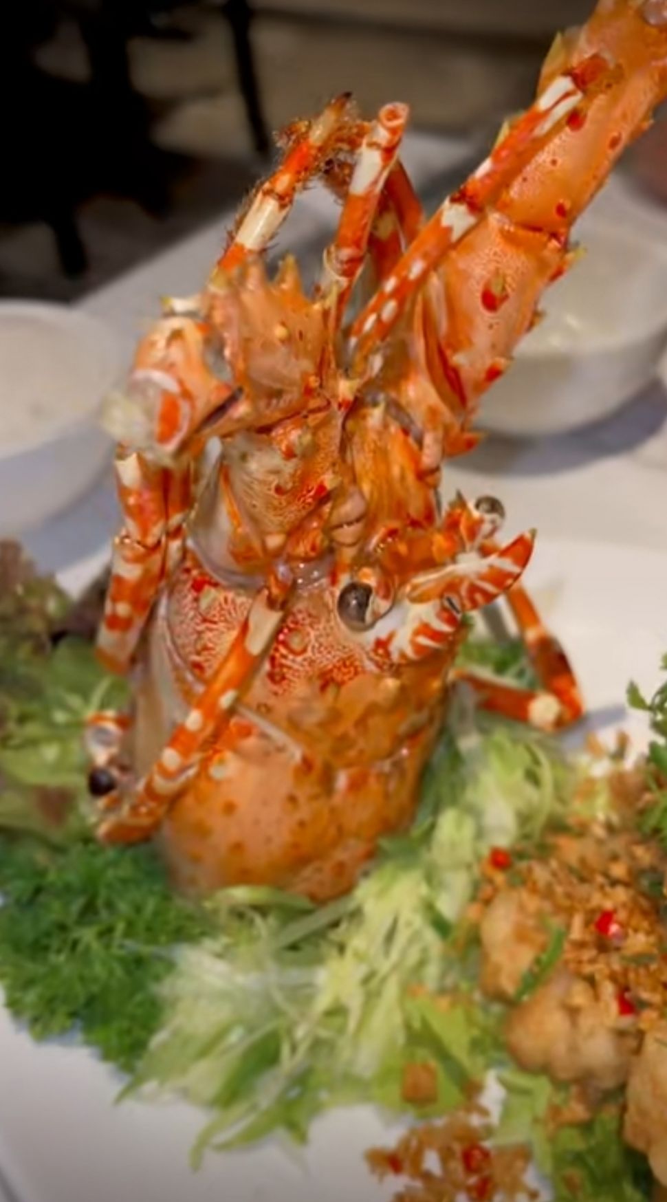Sisca Kohl dan Jess No Limit Santap Hidangan China Lobster Mutiara Cabai Garam (TikTok)