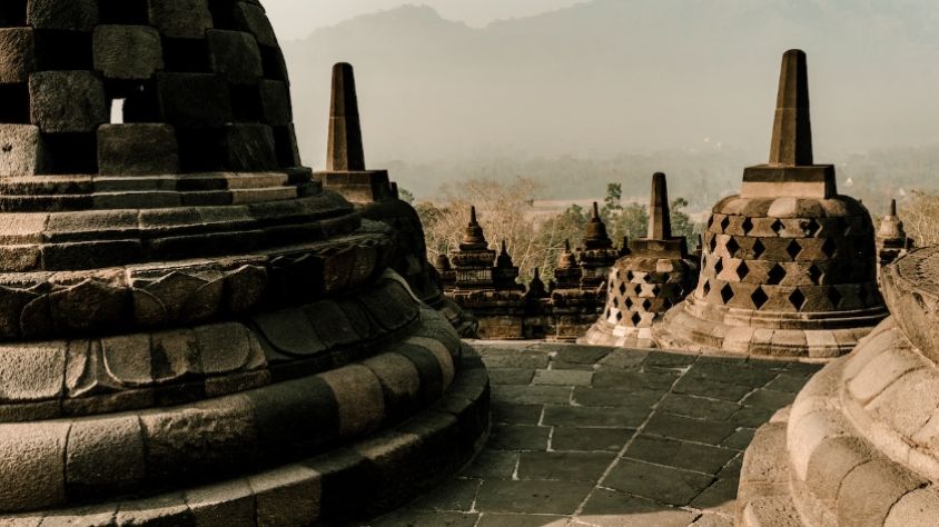 Candi Borobudur, salah satu tempat wisata di Magelang yang wajib dikunjungi. (Pexels/Adrian Campil)