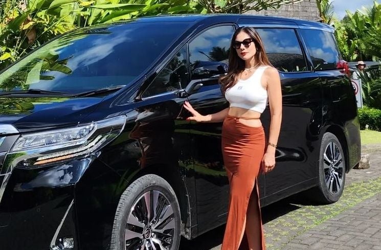 Potret Hot Wulan Guritno di Usia 41 Tahun (Instagram/@wulanguritno)