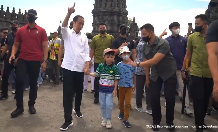 Outfit Impor Jan Ethes Saat Liburan Bareng Jokowi Jadi Sorotan, Total OOTD Tembus Rp 5 Juta. (Dok: Instagram/Jokowi)