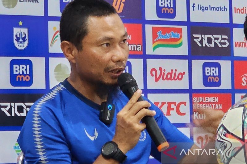 Pelatih sementara PSIS Semarang M.Ridwan (ANTARA/ I.C.Senjaya)