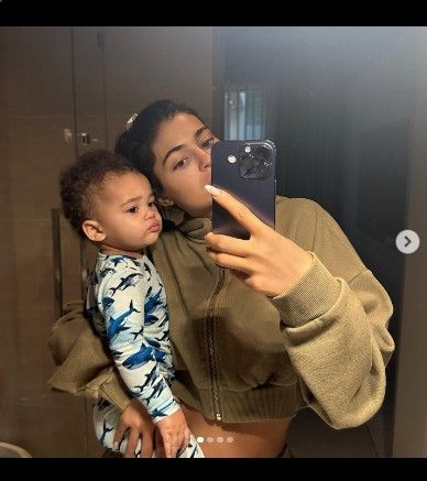 Unggah Kylie Jenner dan anak keduanya (Instagram)