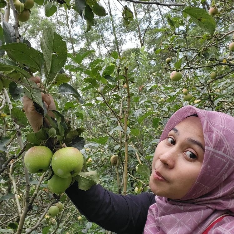 Potret Sarni Istri Ivan Fadilla. (Instagram/nyaisarni2)