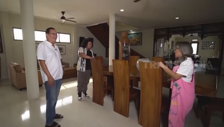 Potret Rumah Mewah Roy Marten. (YouTube/TRANS7Official)