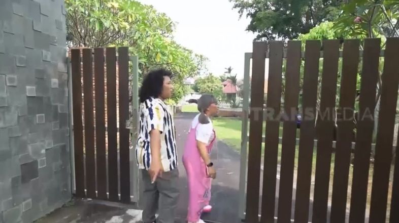 Potret Rumah Mewah Roy Marten. (YouTube/TRANS7Official)