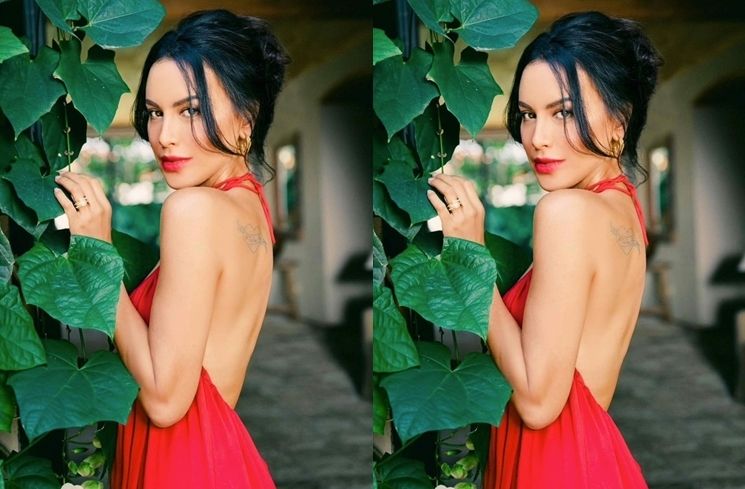 Artis Pakai Baju Backless (Instagram/@sophia_latjuba88)