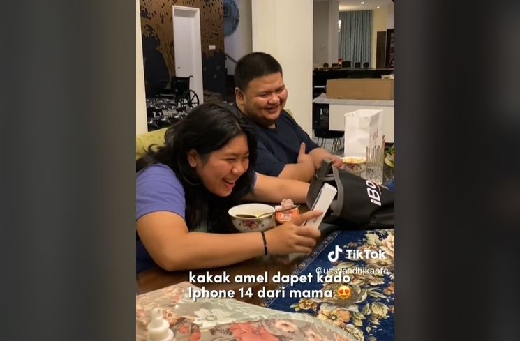 Kejutan ulang tahun Amel (TikTok/@ussyandhikaofc)