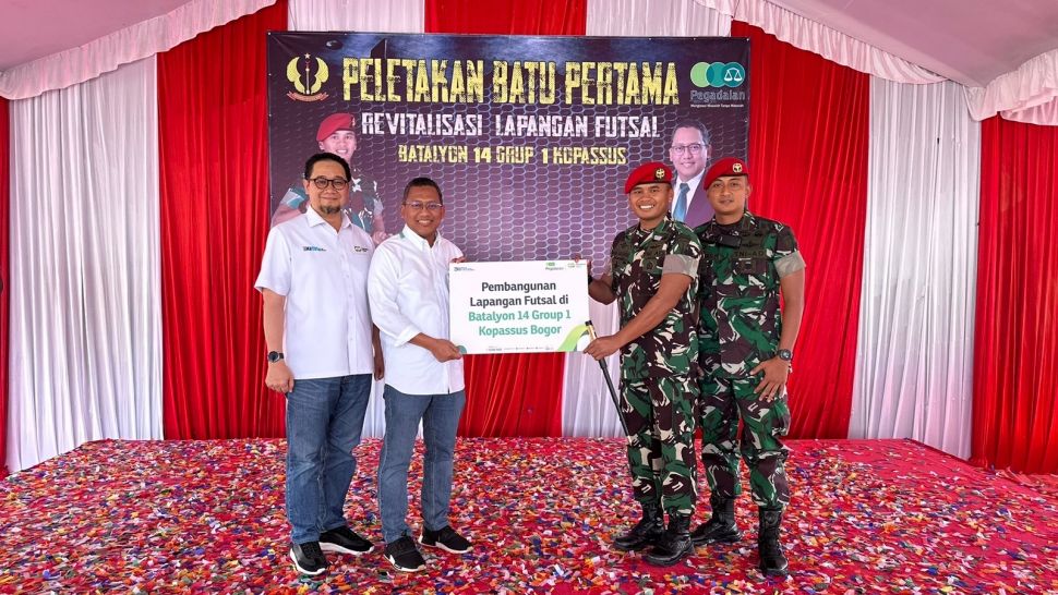 Ajak Masyarakat untuk Hidup Sehat, Pegadaian Bersama Kopassus Bangun Lapangan Olahraga. (Dok: Pegadaian)