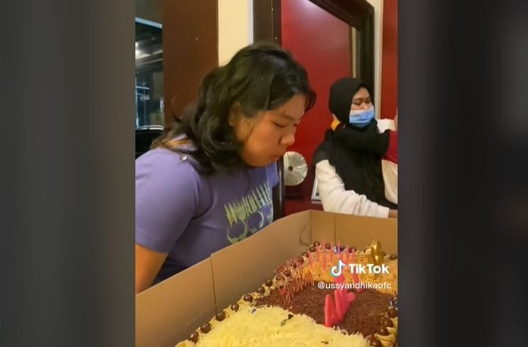 Kejutan ulang tahun Amel (TikTok/@ussyandhikaofc)