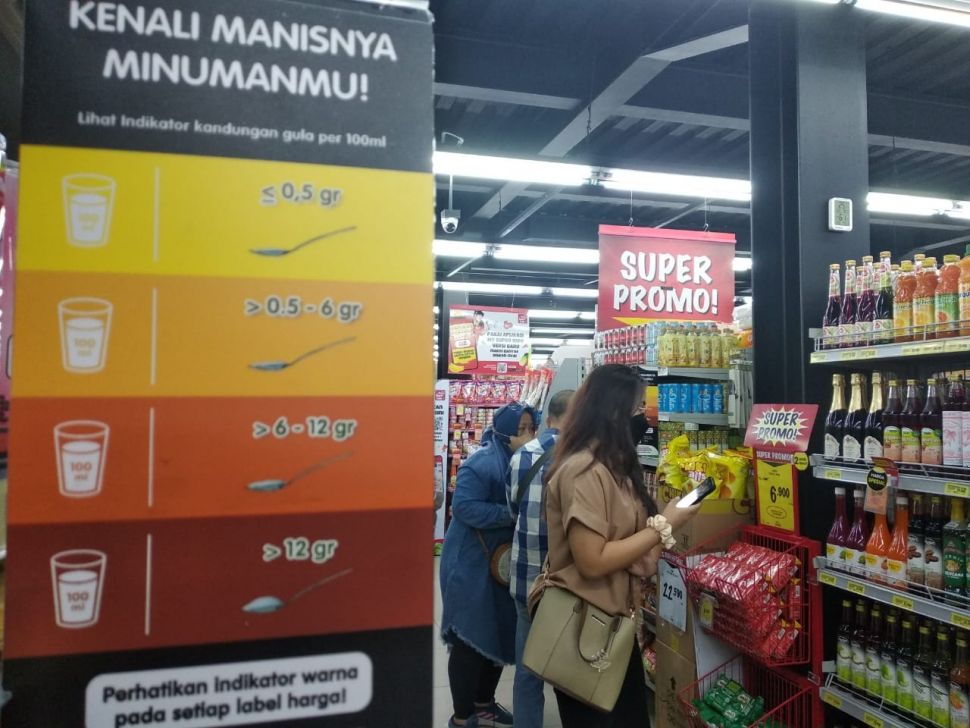 Peduli kesehatan, Super Indo menghadirkan Indikator Kandungan Gula pada Produk Minuman. (Suara.com/Ririn Indriani) 