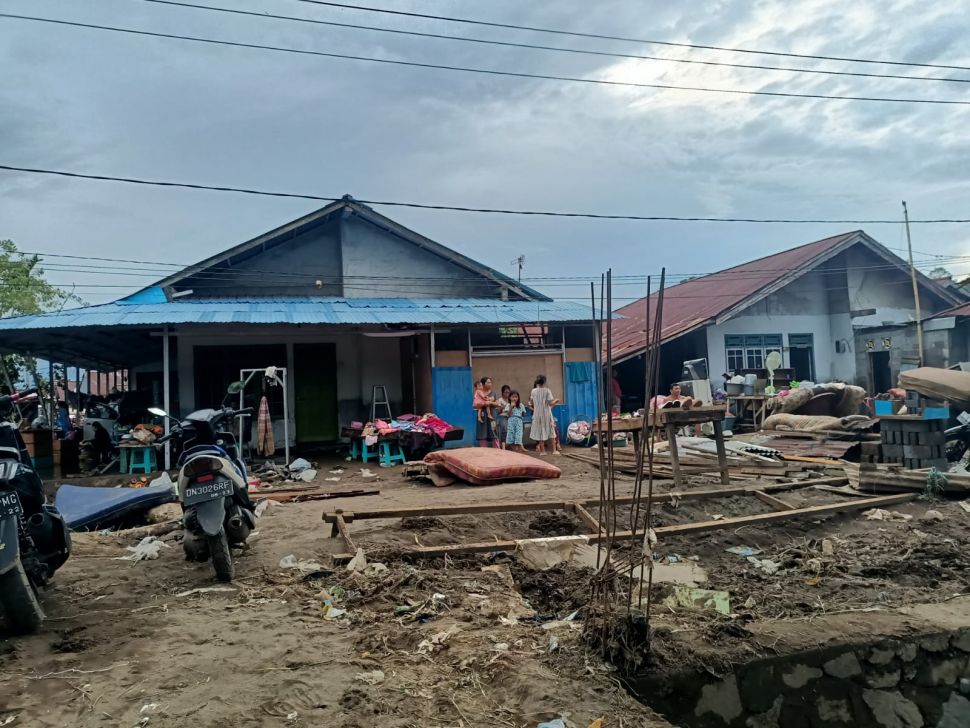 Kondisi rumah warga yang terdampak banjir di Kota Manado pada Jumat, (27/1/2023). (Dok: Restu Fadilah/Suara.com)