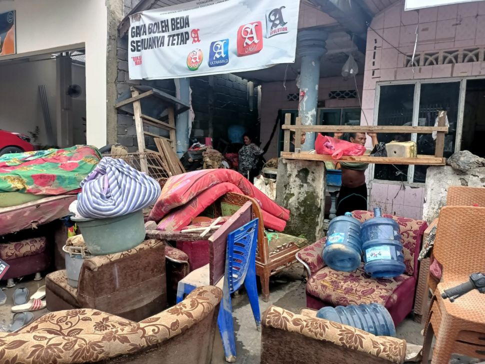 Kondisi rumah warga yang terdampak banjir di Kota Manado pada Jumat, (27/1/2023). (Dok: Restu Fadilah/Suara.com)