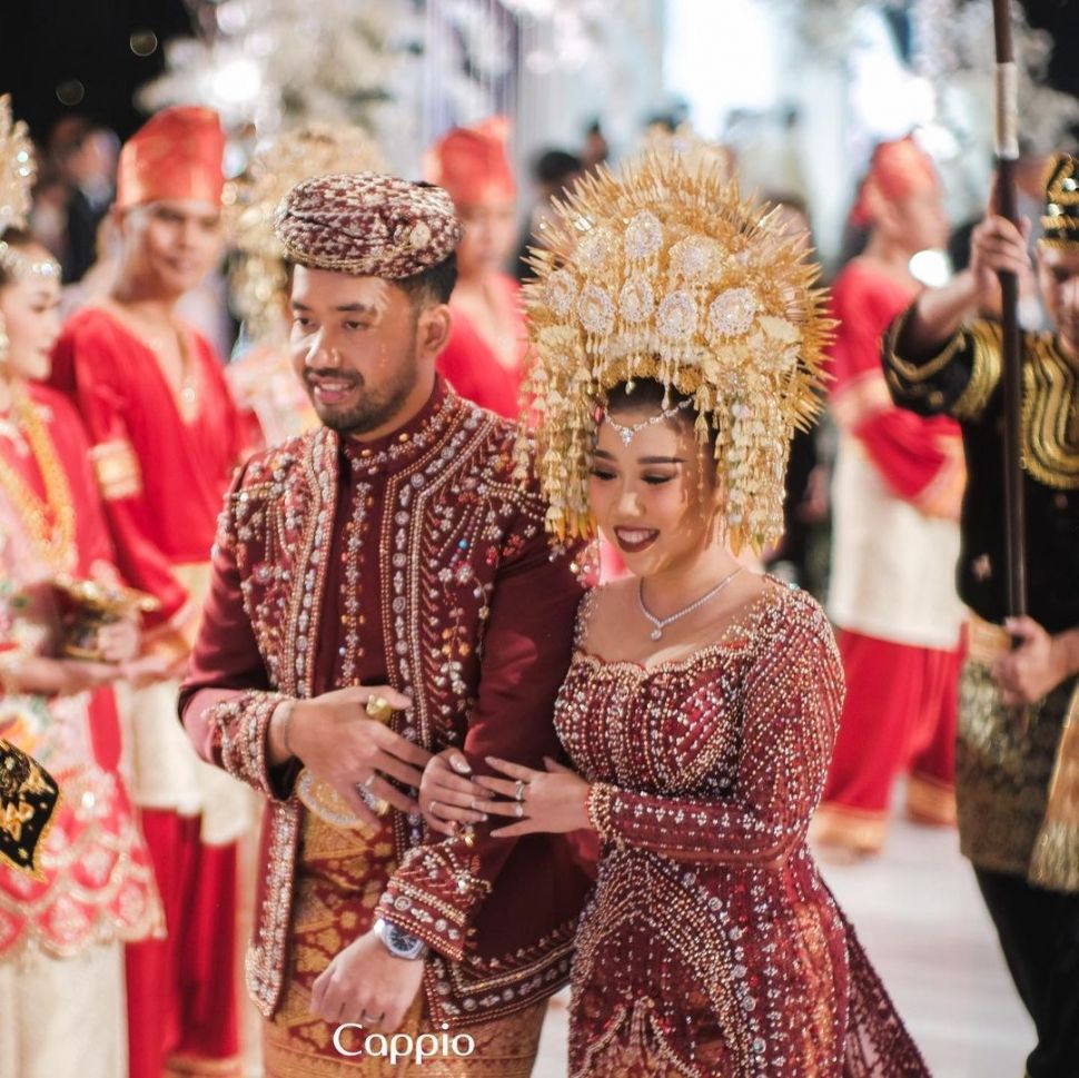 Kiky Saputri dan Muhammad Khairi saat menjadi pengantin. [Instagram]