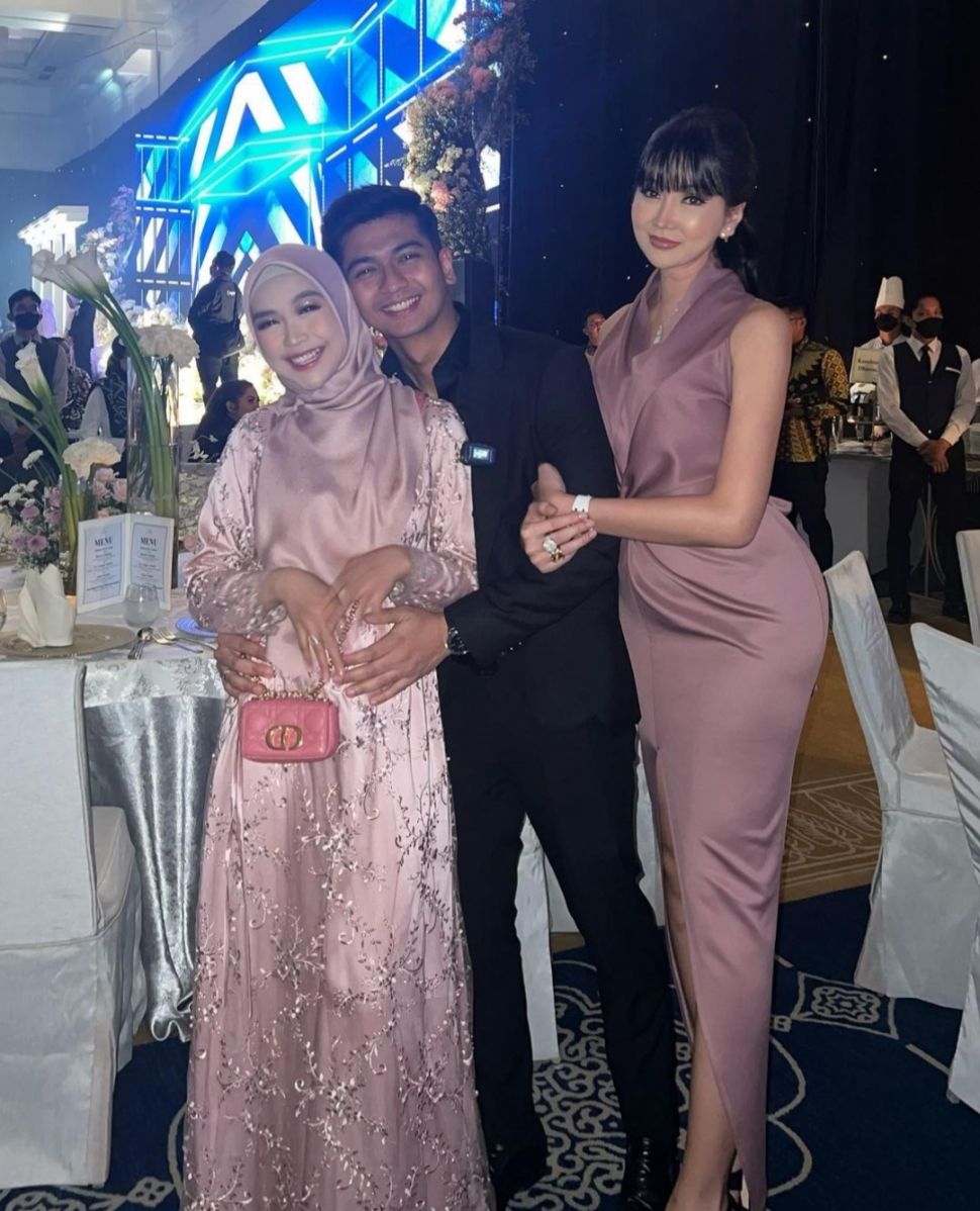 Potret Lucinta Luna Foto Bareng Pasangan Artis. (Dok: Instagram)