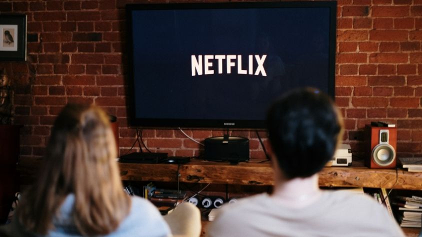 Ilustrasi netflix, link nonton film online (Photo by cottonbro studi/pexels)