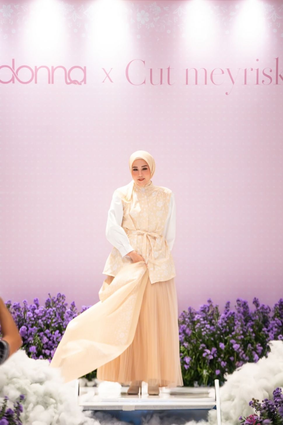 Koleksi terbaru Naura Series, Donna Prive x Cut Meyriska tersedia dengan berbagai pilihan warna, dimulai dari warna netral, hingga warna soft pastel yang menambah kesan elegan. (Foto: Dok. Donna Prive)