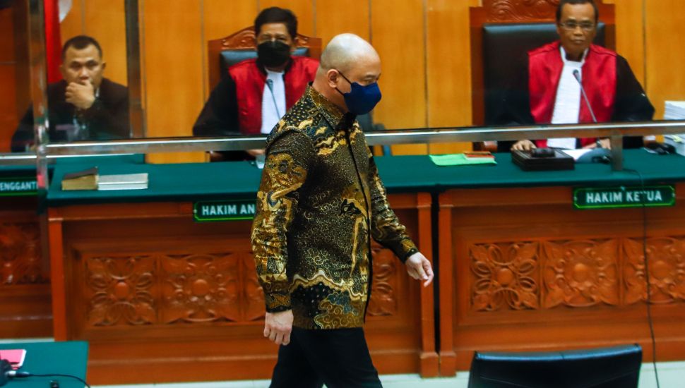 Terdakwa kasus narkoba Teddy Minahasa saat hadir untuk mengikuti sidang di Pengadilan Negeri Jakarta Barat, Kamis (2/2/2023). [Suara.com/Alfian Winanto]