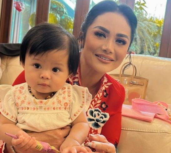 Krisdayanti dan Ameena. (Instagram/ @krisdayantilemos)