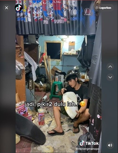 Reiner Manopo jadi tukang servis jok motor (TikTok)