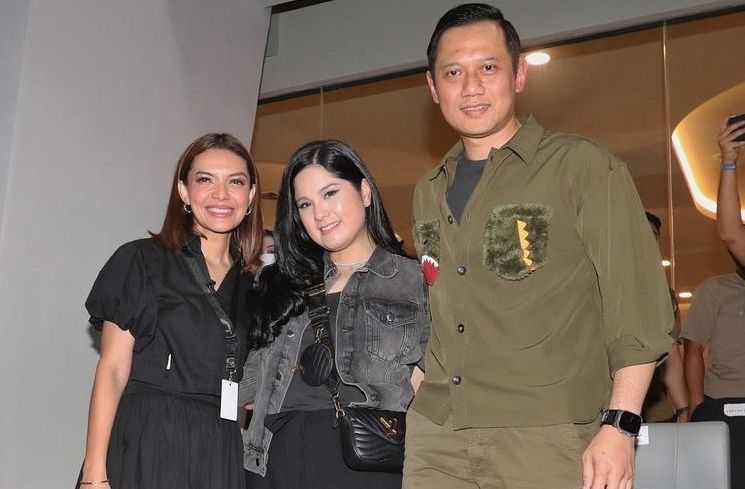 Potret Annisa Pohan dan AHY Nonton Dewa 19 (Instagram/@agusyudhoyono)