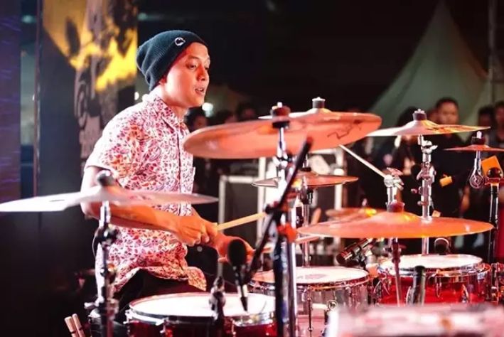 Potret Drummer Ganteng. (Facebook/Endank_Soekamti)