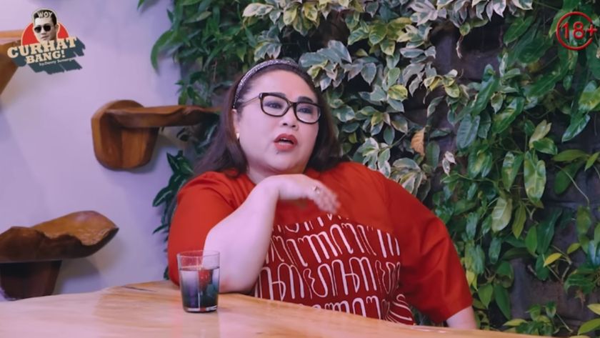 Nunung Srimulat saat tampil di podcast Curhat Bang Denny Sumargo (tangkapan layar YouTube Curhat Bang Denny Sumargo)