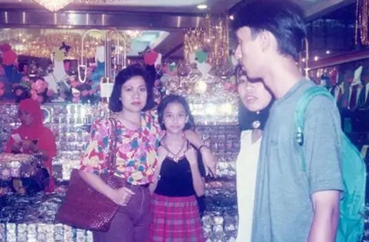 Potret Masa Kecil Bunga Citra Lestari (Instagram/@artis.indo_hits)