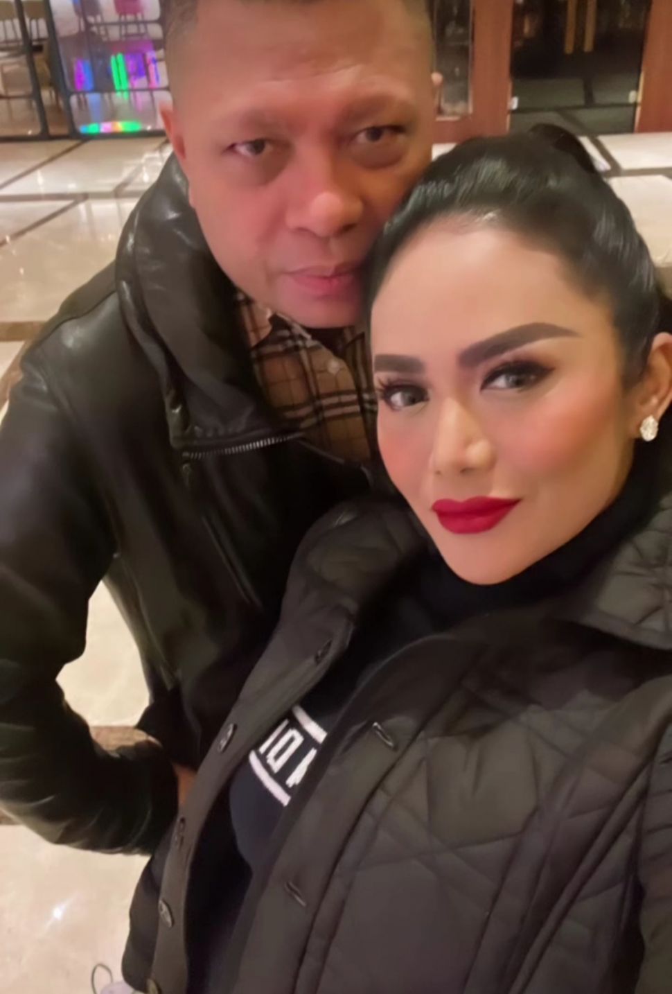 Potret Liburan Krisdayanti dan Raul Lemos (instagram@krisdayantilemos) 