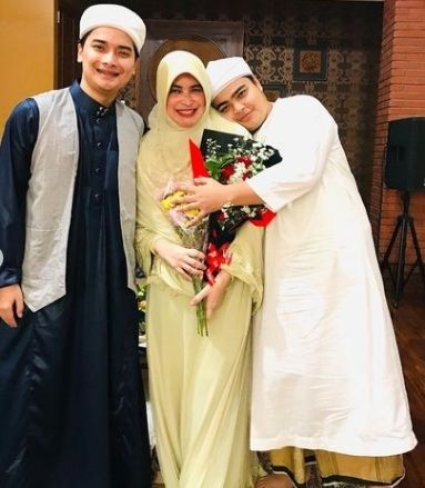 Ibu Alvin Faiz sekaligus istri Ustaz Arifin Ilham, Umi Yuni [Instagram/@umi_yuni_syahla_aceh]