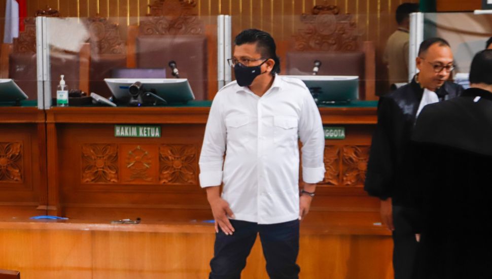 Terdakwa kasus pembunuhan Brigadir Yosua Hutabarat, Ferdy Sambo saat mengikuti sidang putusan di Pengadilan Negeri Jakarta Selatan, Senin (13/2/2023). [Suara.com/Alfian Winanto]