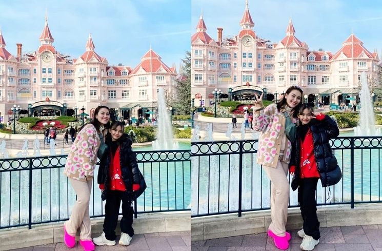 Potret Ayu Ting Ting di Disneyland Paris (Instagram/@ayutingting92)