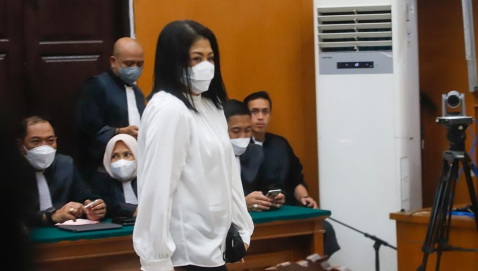 Terdakwa kasus pembunuhan Brigadir Yosua Hutabarat, Putri Candrawathi saat hadir untuk mengikuti sidang putusan di Pengadilan Negeri Jakarta Selatan, Senin (13/2/2023). [Suara.com/Alfian Winanto]