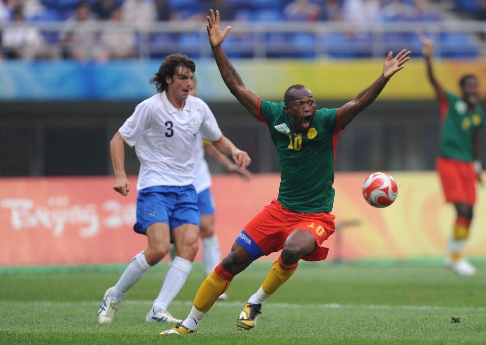 Christian Bekamenga memperkuat Timnas Kamerun di tahun 2005. [AFP]