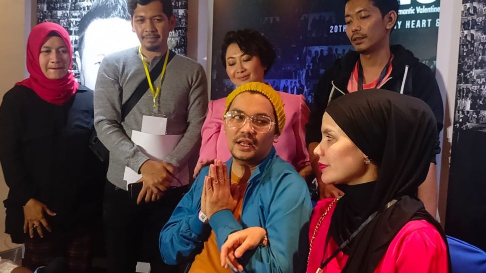 Indra Bekti, Aldila Jelita dan Indy Barends di Hotel Pullman, Central Park, Jakarta Barat pada Selasa (14/2/2023). [Suara.com/Rena Pangesti]