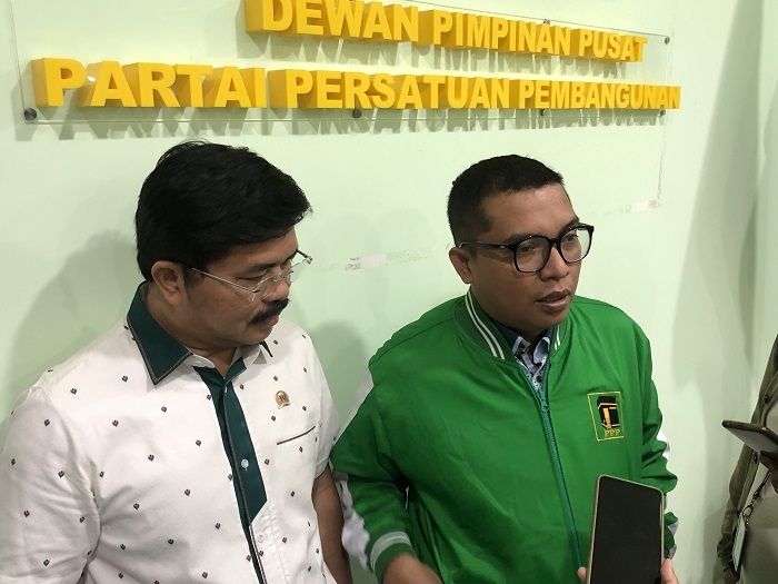 Ketua DPP PPP Achmad Baidowi (kanan). (Suara.com/Faqih)