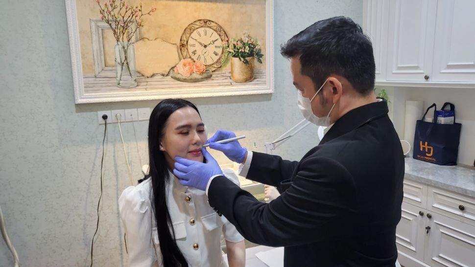 Perawatan Derma Tightening Therapy Untuk Pengencangan Wajah Tanpa Operasi (Suara.com/Dinda R)