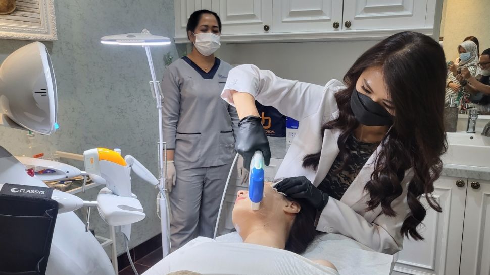 Perawatan Derma Tightening Therapy Untuk Pengencangan Wajah Tanpa Operasi (Suara.com/Dinda R)