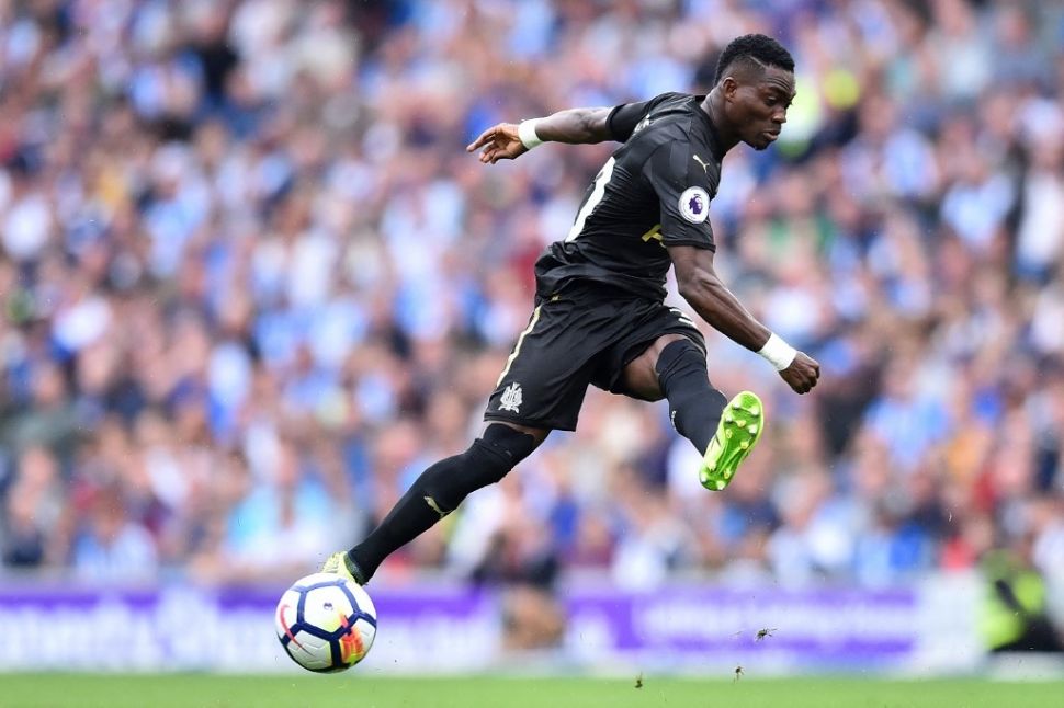 Christian Atsu saat bermain di Liga Premier Inggris. [AFP]