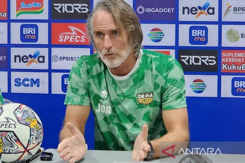 Pelatih Dewa United FC Jan Olde Riekerink (ANTARA/ I.C.Senjaya)