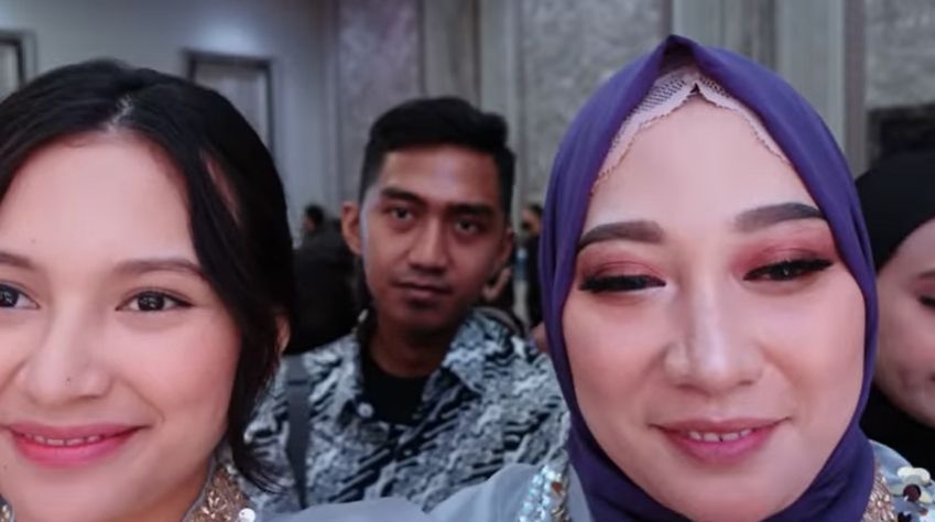 Momen Indah Permatasari Datang ke Nikahan Adik. (YouTube/Indah Permatasari)