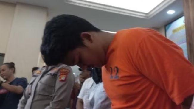 Tersangka baru kasus penganiayaan terhadap David, Shane Lukas (19) dalam konferensi pers di Polres Metro Jakarta Selatan, Jumat (24/2/2023). [Suara.com/Yasir]