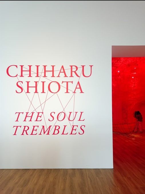 Menjelajah Warna-Warni 'The Soul Trembles', Karya Chiharu Shiota yang Dipamerkan di Museum Macan. (Dok: Istimewa)