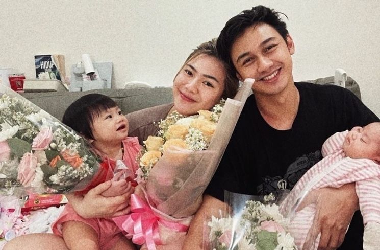 Potret Felicya Angelista Momong dua Anak (Instagram/@felicyangelista_)