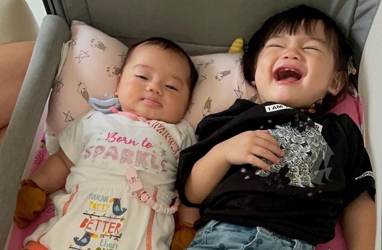 Potret Felicya Angelista Momong dua Anak (Instagram/@felicyangelista_)