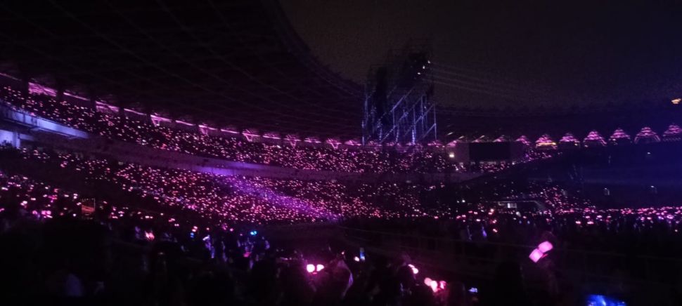 Suasana Konser Blackpink di Stadion Utama Gelora Bung Karno, Senayan, Jakarta, Sabtu (11/3/2023). [Rena Pangesti/Suara.com]