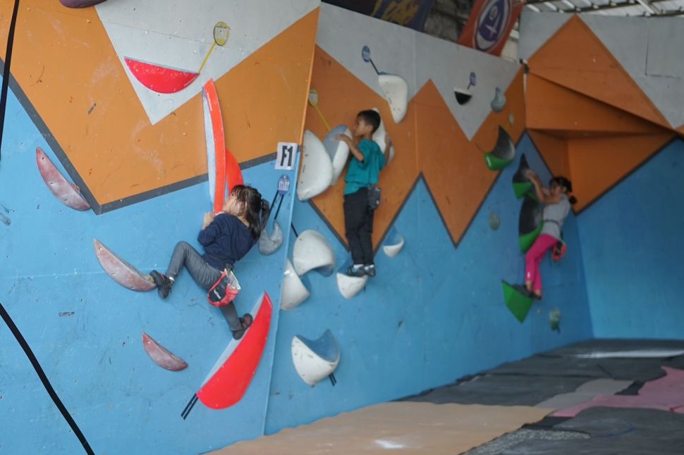 Dukung Regenerasi, Ajang Kompetisi Panjat Dinding Outdoor Bouldering ...