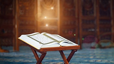 Ilustrasi Al-Quran - Nuzulul Quran Tanggal Berapa? (Unsplash)