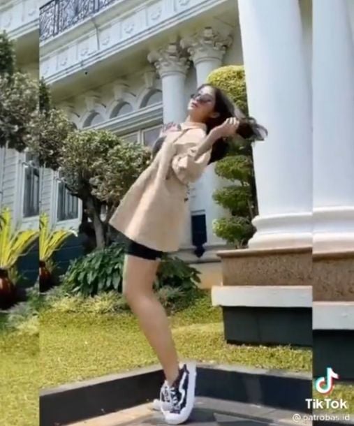 Atasya Yasmine, Putri Kepala Bea Cukai Makassar Andhi Pramono (TikTok/@patrobas.id)